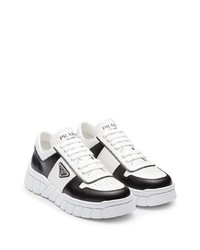 weiße und schwarze Leder niedrige Sneakers von Prada