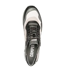 weiße und schwarze Leder niedrige Sneakers von Camper