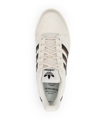 weiße und schwarze Leder niedrige Sneakers von adidas