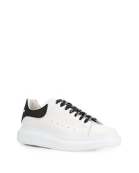 weiße und schwarze Leder niedrige Sneakers von Alexander McQueen