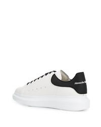 weiße und schwarze Leder niedrige Sneakers von Alexander McQueen