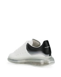 weiße und schwarze Leder niedrige Sneakers von Alexander McQueen