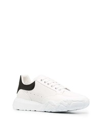 weiße und schwarze Leder niedrige Sneakers von Alexander McQueen