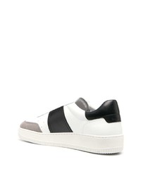 weiße und schwarze Leder niedrige Sneakers von Sandro Paris