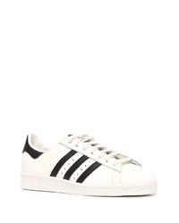 weiße und schwarze Leder niedrige Sneakers von adidas