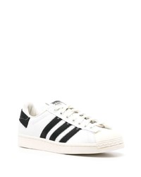 weiße und schwarze Leder niedrige Sneakers von adidas