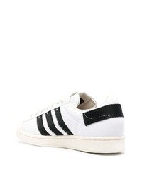 weiße und schwarze Leder niedrige Sneakers von adidas