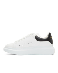 weiße und schwarze Leder niedrige Sneakers von Alexander McQueen