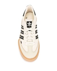 weiße und schwarze Leder niedrige Sneakers von adidas
