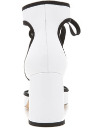 weiße und schwarze Leder Pumps von Marc Jacobs