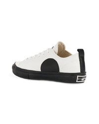 weiße und schwarze niedrige Sneakers von McQ Alexander McQueen