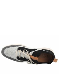 weiße und schwarze niedrige Sneakers von camel active