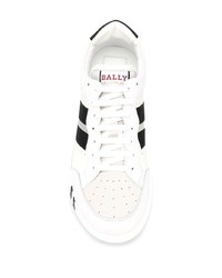 weiße und schwarze niedrige Sneakers von Bally