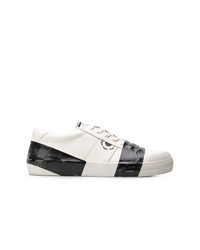 weiße und schwarze niedrige Sneakers von MOA - Master of Arts
