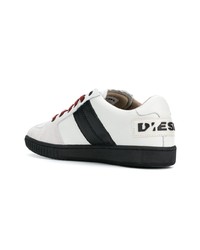 weiße und schwarze niedrige Sneakers von Diesel