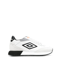 weiße und schwarze niedrige Sneakers von Umbro Projects