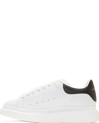 weiße und schwarze niedrige Sneakers von Alexander McQueen