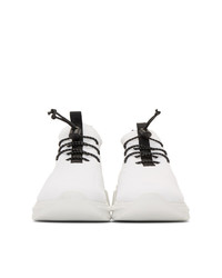 weiße und schwarze niedrige Sneakers von Miu Miu