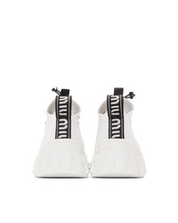 weiße und schwarze niedrige Sneakers von Miu Miu