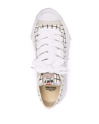 weiße und schwarze Segeltuch niedrige Sneakers mit Karomuster von Maison Mihara Yasuhiro