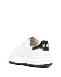 weiße und schwarze Segeltuch niedrige Sneakers von Maison Mihara Yasuhiro