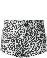 weiße und schwarze Shorts mit Leopardenmuster von Au Jour Le Jour