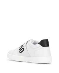 weiße und schwarze Slip-On Sneakers aus Leder von Moschino