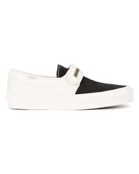 weiße und schwarze Slip-On Sneakers aus Segeltuch von Vans