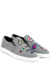 weiße und schwarze Slip-On Sneakers mit Karomuster von Mira Mikati