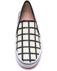 weiße und schwarze Slip-On Sneakers mit Karomuster von Kate Spade