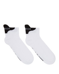 weiße und schwarze Socken von Alexander McQueen