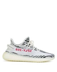 weiße und schwarze Sportschuhe von adidas YEEZY