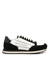 weiße und schwarze Sportschuhe von Armani Exchange