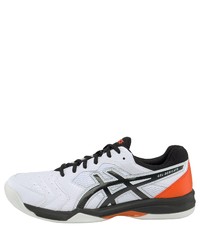 weiße und schwarze Sportschuhe von Asics