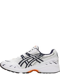 weiße und schwarze Sportschuhe von ASICS SportStyle