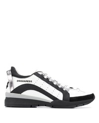 weiße und schwarze Sportschuhe von DSQUARED2