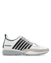 weiße und schwarze Sportschuhe von DSQUARED2