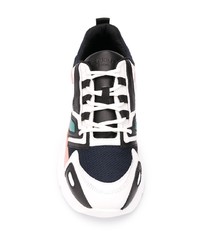 weiße und schwarze Sportschuhe von Sandro Paris