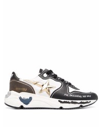 weiße und schwarze Sportschuhe von Golden Goose