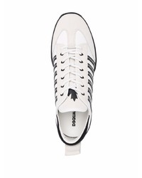 weiße und schwarze Sportschuhe von DSQUARED2