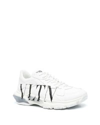 weiße und schwarze Sportschuhe von Valentino Garavani