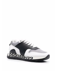 weiße und schwarze Sportschuhe von DSQUARED2