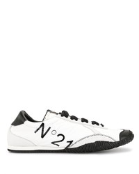 weiße und schwarze Sportschuhe von N°21