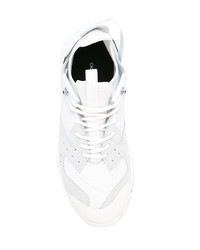 weiße und schwarze Sportschuhe von Calvin Klein 205W39nyc