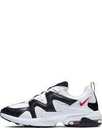 weiße und schwarze Sportschuhe von Nike Sportswear