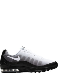 weiße und schwarze Sportschuhe von Nike Sportswear