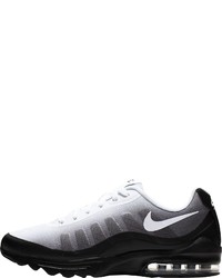 weiße und schwarze Sportschuhe von Nike Sportswear