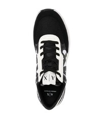 weiße und schwarze Sportschuhe von Armani Exchange