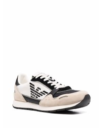 weiße und schwarze Sportschuhe von Emporio Armani