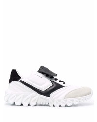 weiße und schwarze Sportschuhe von Pantofola D'oro
